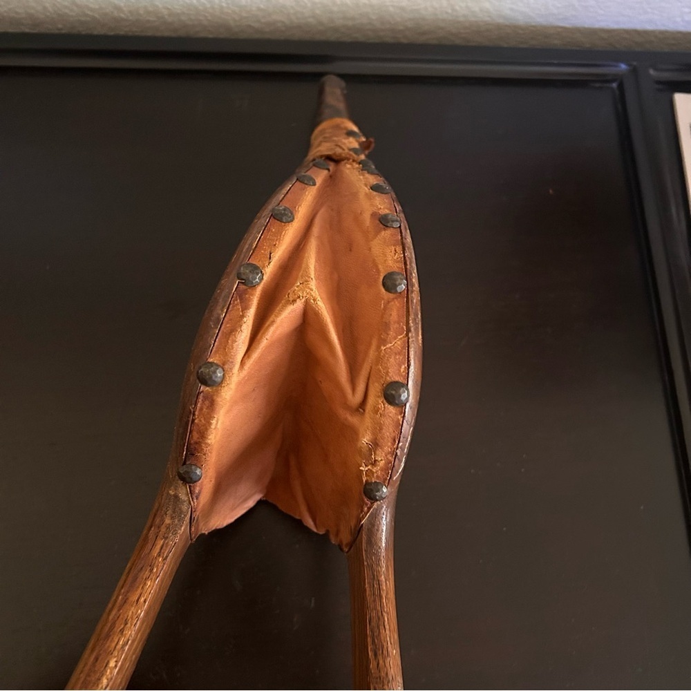 ANTIQUE EARLY 20 c. Hand carved Wood & Leather & Copper  Fireplace Bellows - Picture 5 of 8
